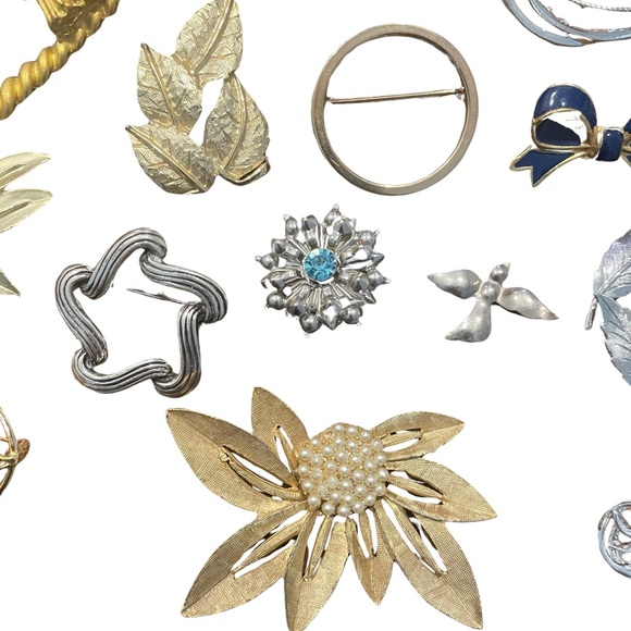 Vintage Pin Collection - Picture 3 of 6